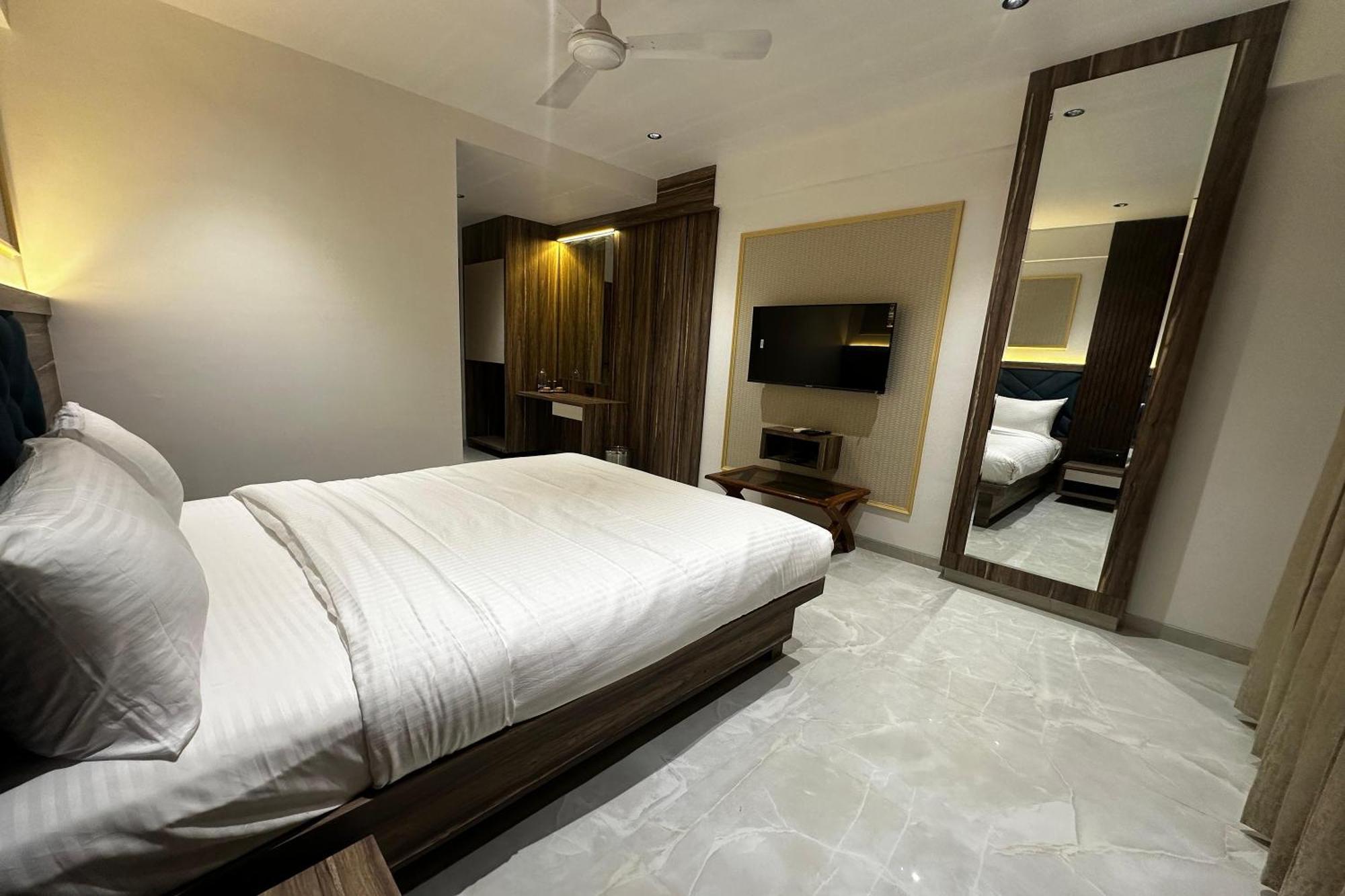 Hotel Kushala Grand, Dombivali Mangrul Dış mekan fotoğraf