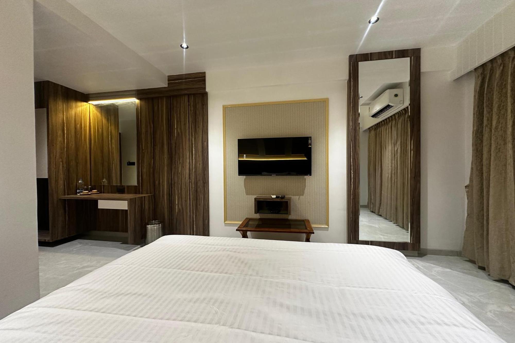 Hotel Kushala Grand, Dombivali Mangrul Dış mekan fotoğraf