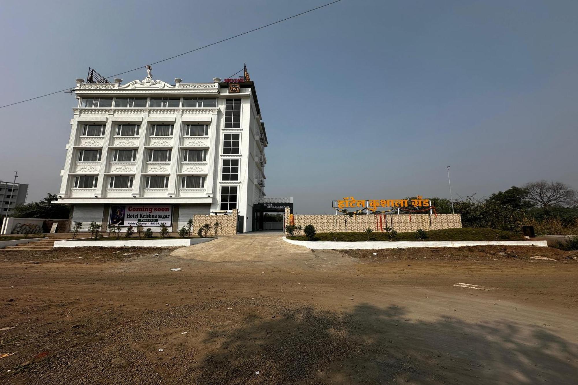 Hotel Kushala Grand, Dombivali Mangrul Dış mekan fotoğraf